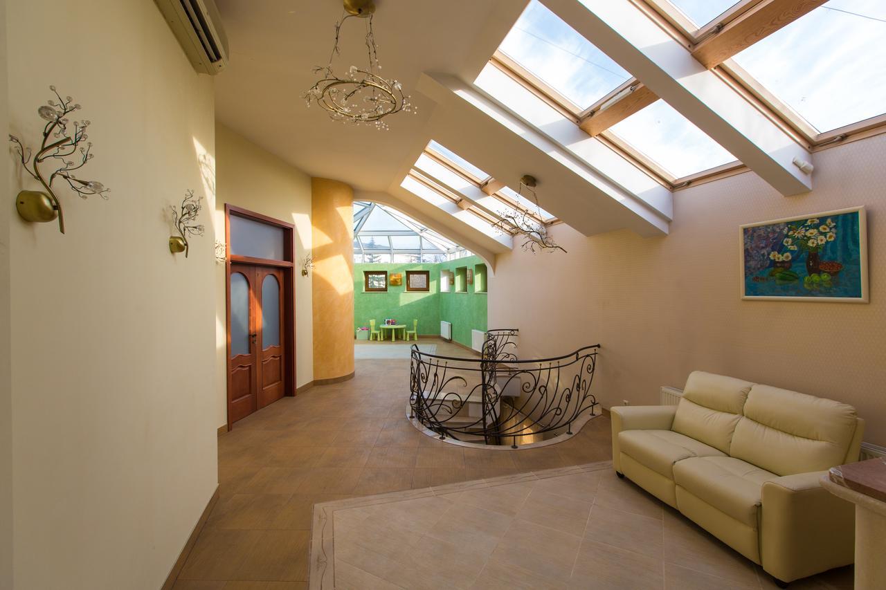 10 Rooms Liov Exterior foto
