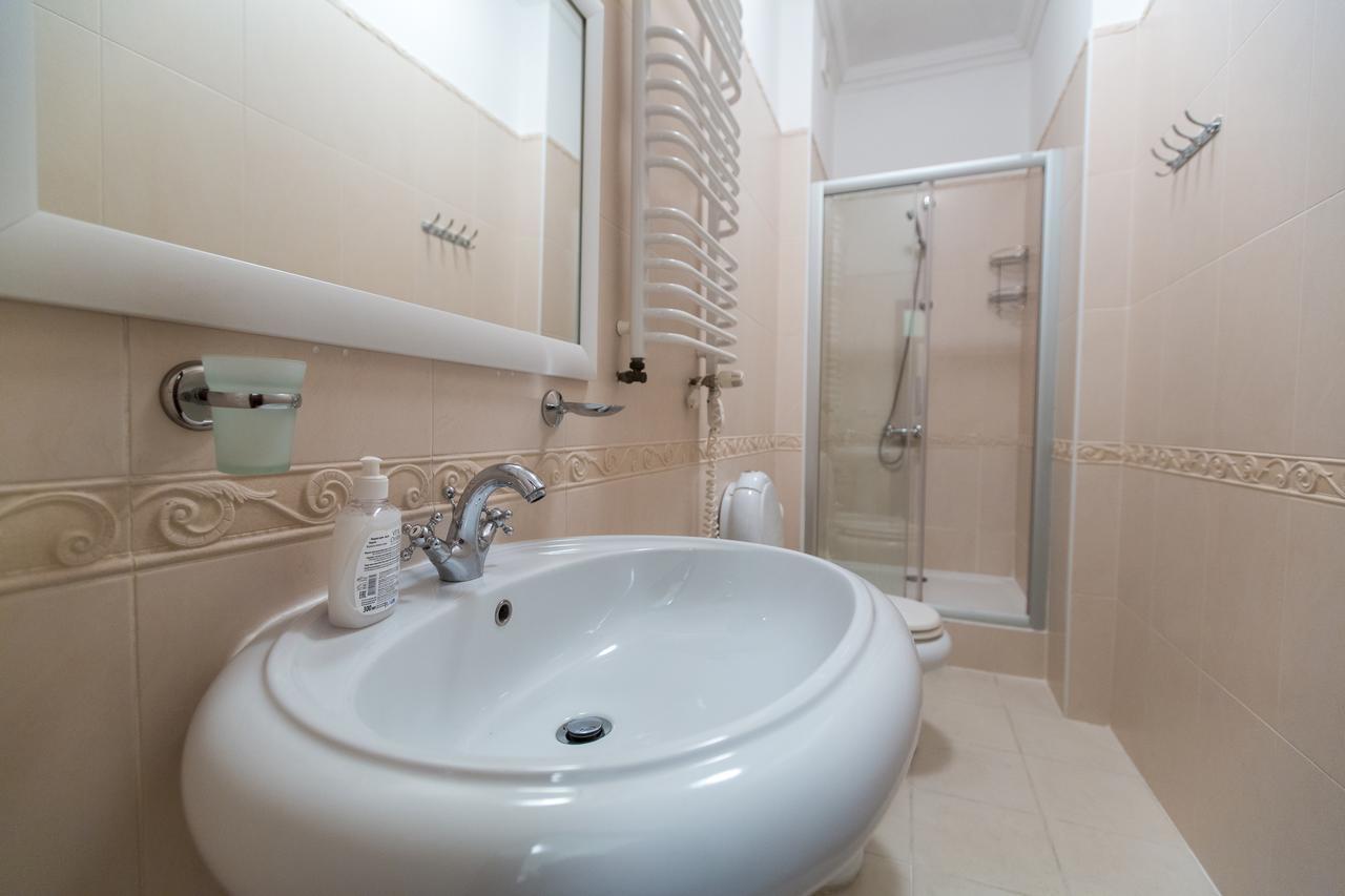 10 Rooms Liov Exterior foto