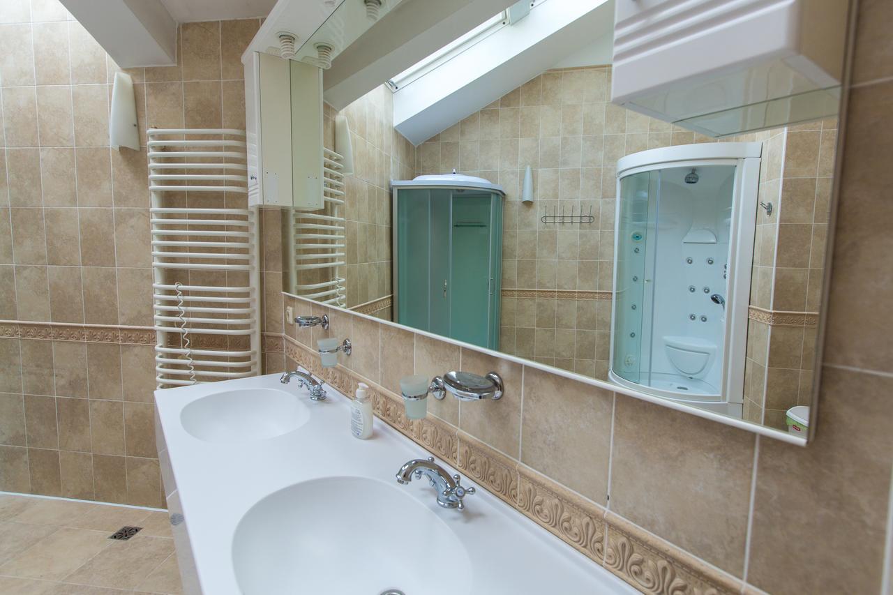 10 Rooms Liov Exterior foto