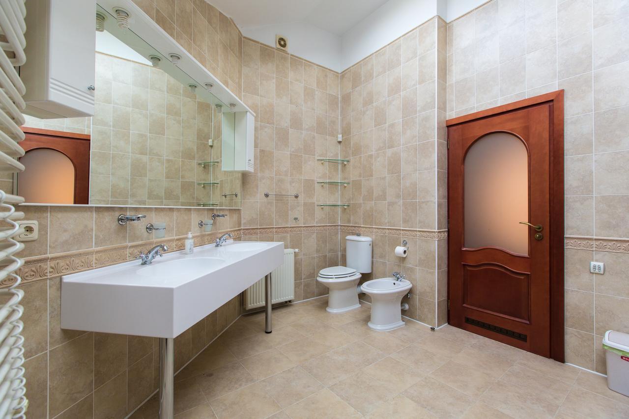 10 Rooms Liov Exterior foto